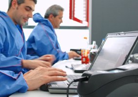 Najrýchlejšia cesta k správnemu odtieňu: výhody spektrofotometra GLASURIT RATIO SCAN II